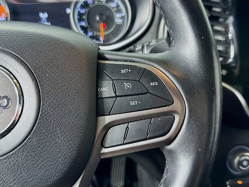 Used 2019 Jeep Cherokee Limited FWD image 23