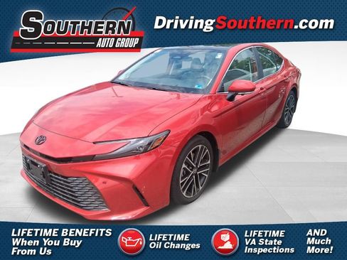 Used 2025 Toyota Camry XLE w/ Premium Plus Package FWD image 1
