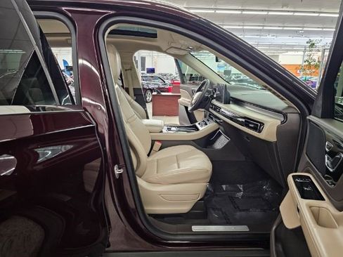 Used 2023 Lincoln Aviator AWD w/ Premium Package image 32