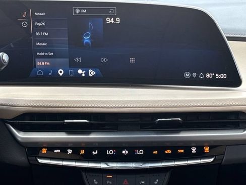 Used 2024 Cadillac XT4 Luxury w/ Cold Weather Package FWD image 6