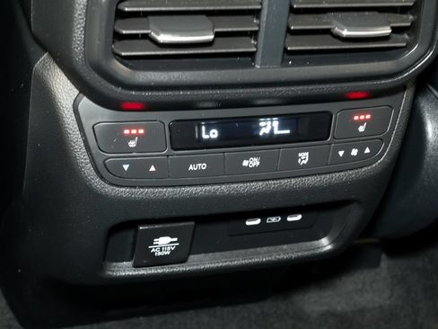 Used 2025 Honda Pilot Black Edition image 26