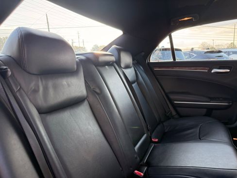 Used 2014 Chrysler 300 image 28