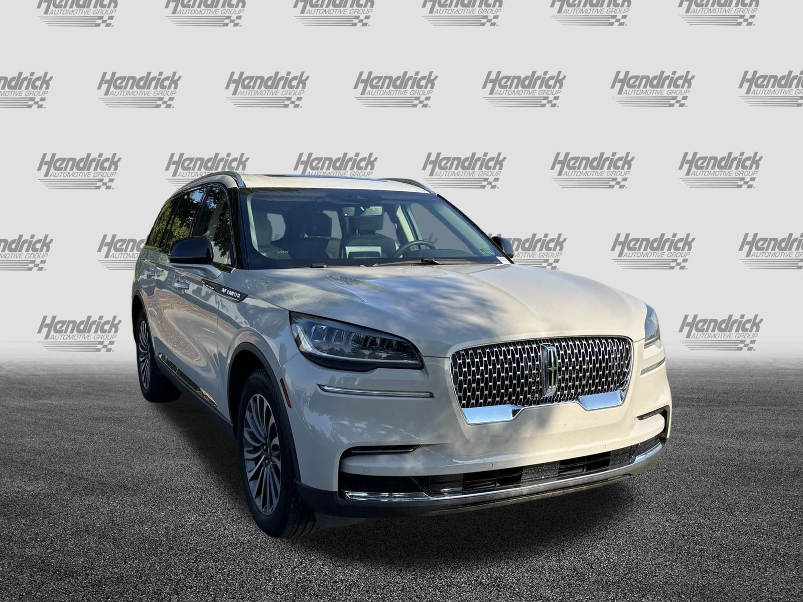 Used 2022 Lincoln Aviator AWD w/ Premium Package image 2