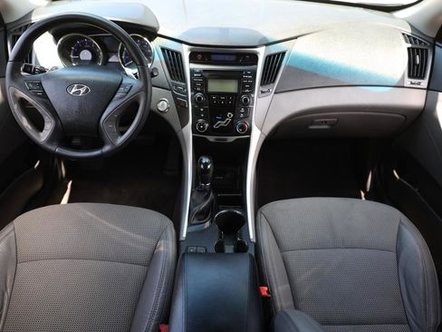 Used 2013 Hyundai Sonata SE image 2
