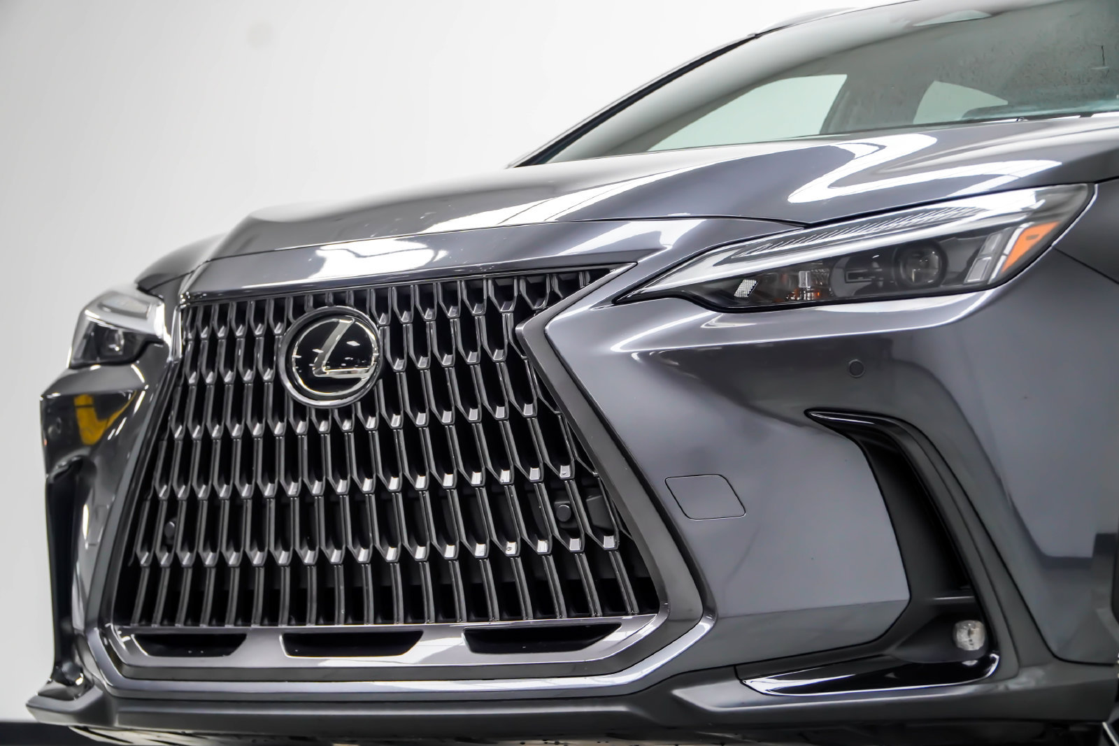 Used 2025 Lexus NX 250 FWD w/ Accessory Package (2T) image 2