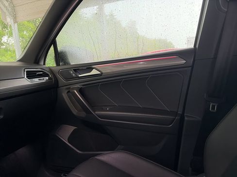 Certified 2023 Volkswagen Tiguan SE R-Line FWD image 27