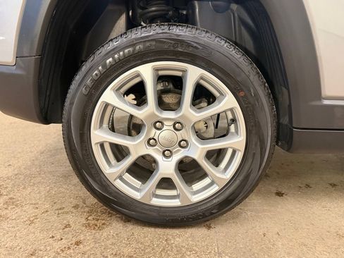 Used 2023 Jeep Compass Latitude w/ Sun and Sound Group AWD/4WD image 19