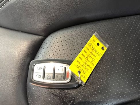 Used 2024 Chrysler Pacifica Touring-L FWD image 30