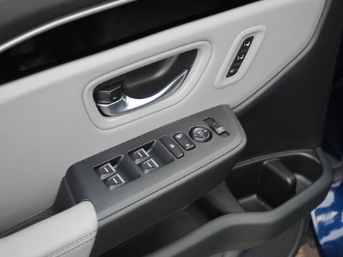 Used 2025 Honda Pilot Touring image 12