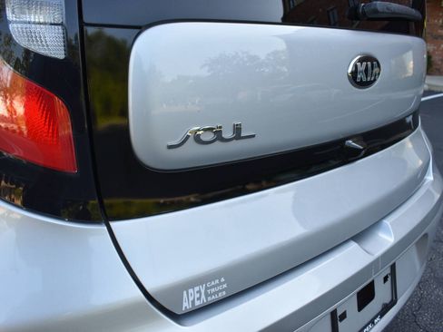 Used 2017 Kia Soul + FWD image 29