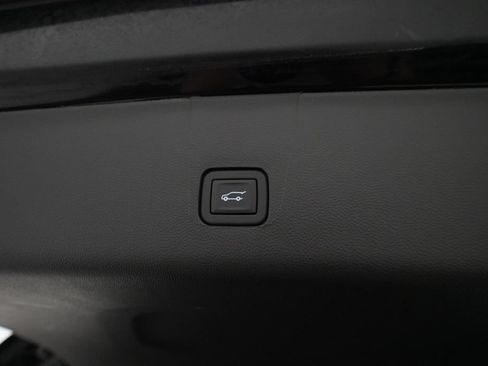 Used 2023 Chevrolet Traverse Premier AWD/4WD image 15