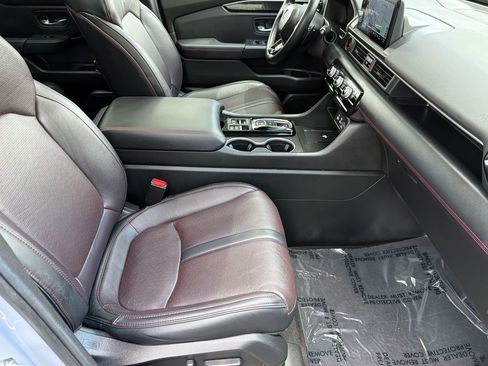 Used 2025 Honda Pilot Black Edition image 26