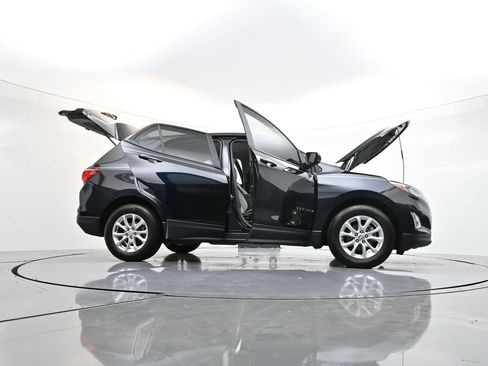 Used 2020 Chevrolet Equinox LS image 37