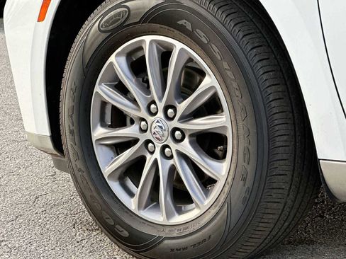 Used 2023 Buick Enclave Essence image 13