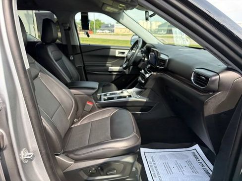 Used 2023 Ford Explorer Limited AWD/4WD image 36