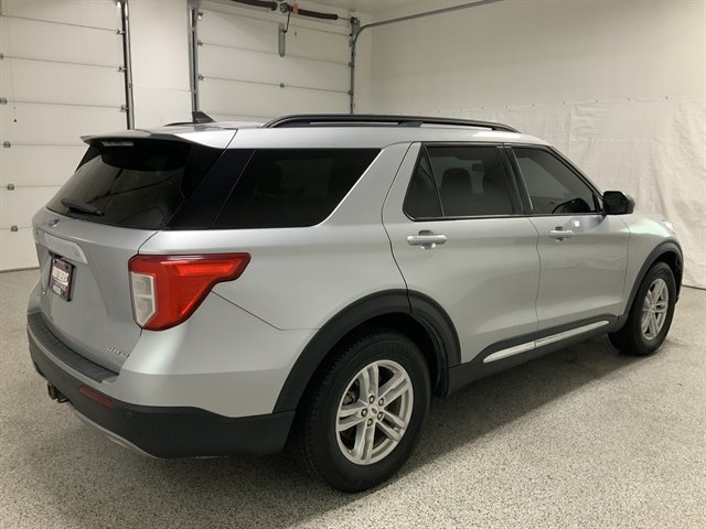 Used 2021 Ford Explorer XLT w/ Equipment Group 202A AWD/4WD image 5