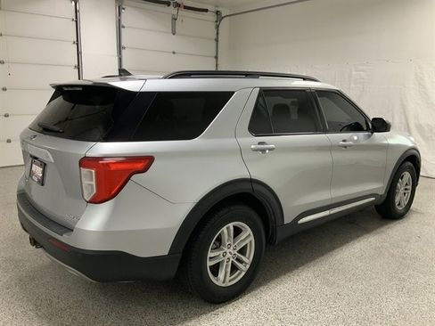Used 2021 Ford Explorer XLT w/ Equipment Group 202A AWD/4WD image 5