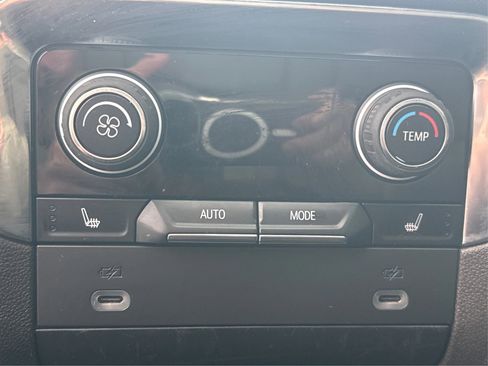 Used 2022 Chevrolet Tahoe LT w/ Luxury Package image 34