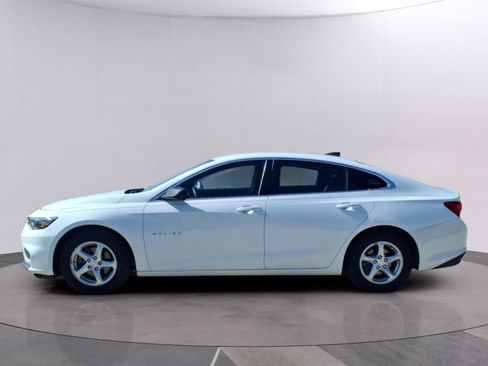 Used 2018 Chevrolet Malibu LS FWD image 2