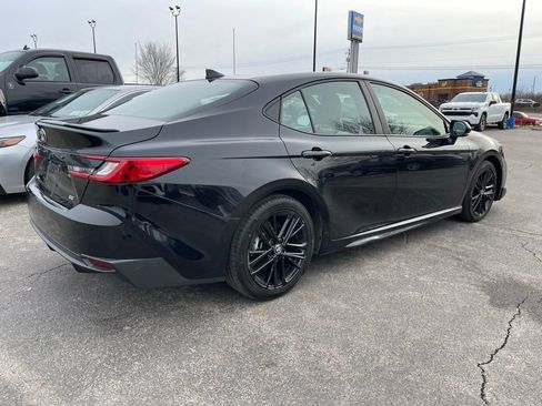 Used 2025 Toyota Camry SE image 3