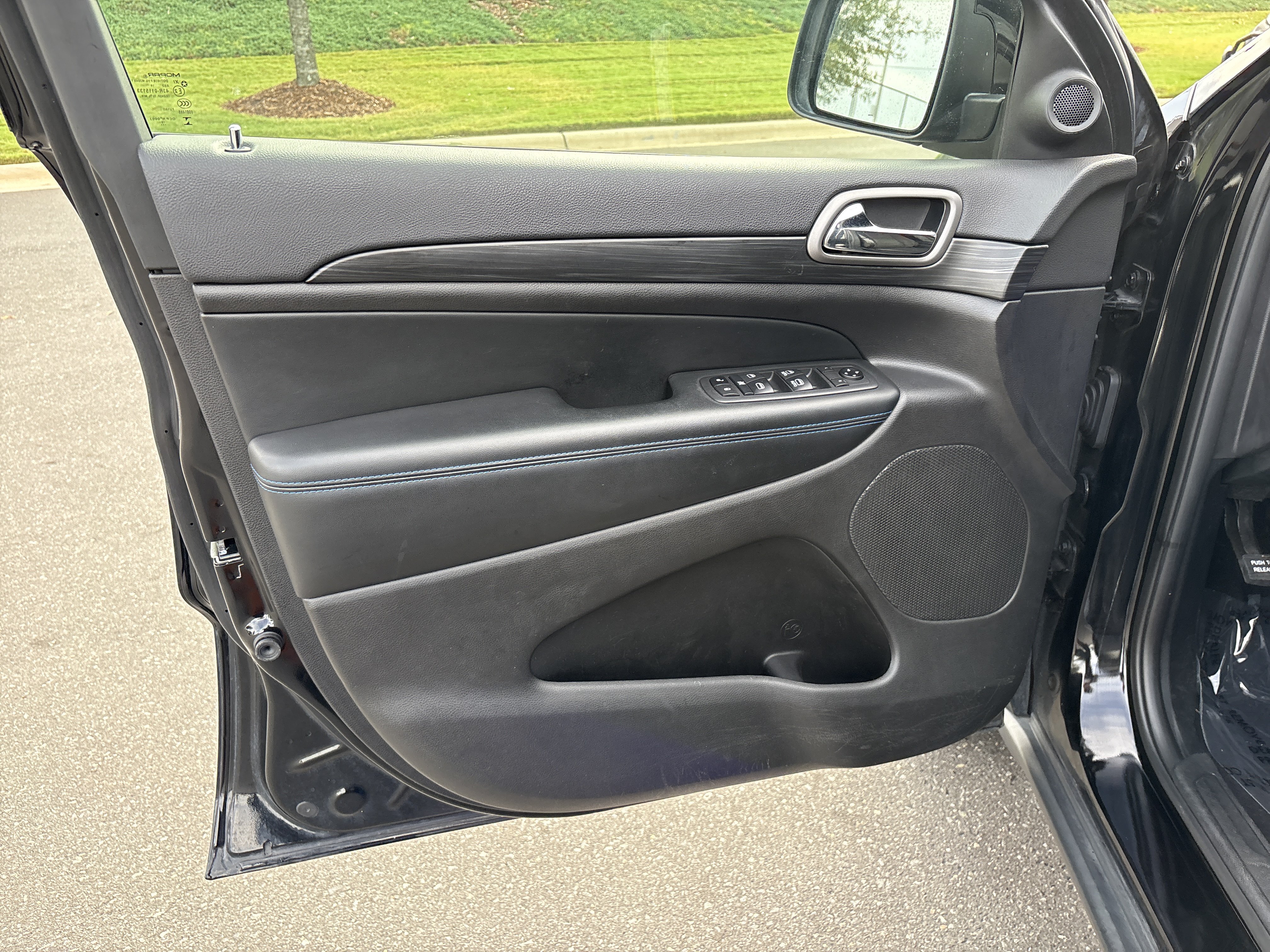Used 2020 Jeep Grand Cherokee Laredo RWD image 15