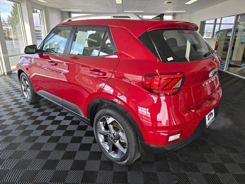 Used 2022 Hyundai Venue Limited FWD image 5