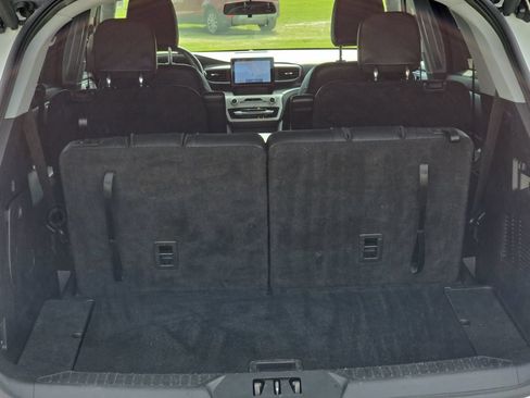 Used 2022 Ford Explorer XLT w/ Equipment Group 202A RWD image 11
