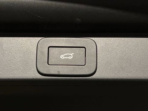 Used 2025 Land Rover Range Rover Long Wheelbase Autobiography image 25