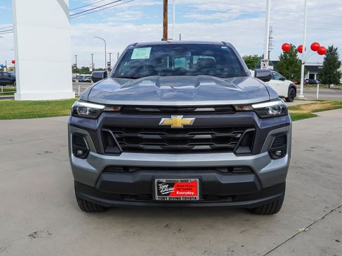 Used 2024 Chevrolet Colorado LT w/ LT Convenience Package III AWD/4WD image 3