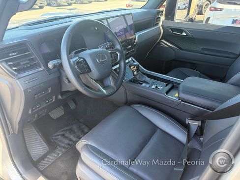 Used 2025 Lexus GX 550 AWD/4WD image 13