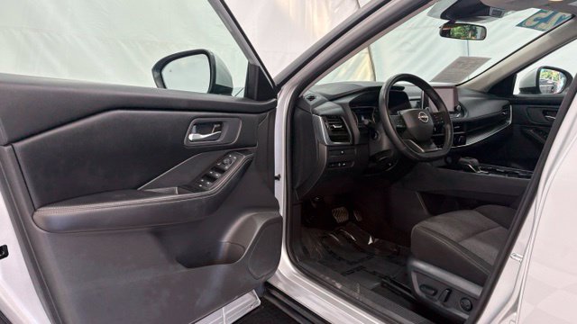 Used 2025 Nissan Rogue SV AWD/4WD image 32
