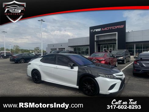 Used 2019 Toyota Camry XSE w/ Navigation Package FWD image 1