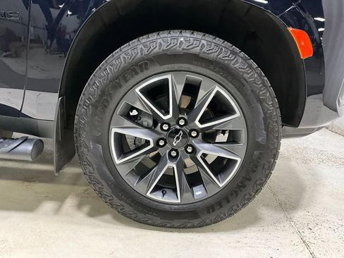 Used 2023 Chevrolet Tahoe Z71 w/ Z71 Off-Road Package AWD/4WD image 9