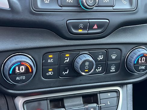 Certified 2023 GMC Terrain SLE w/ Driver Convenience Package image 20