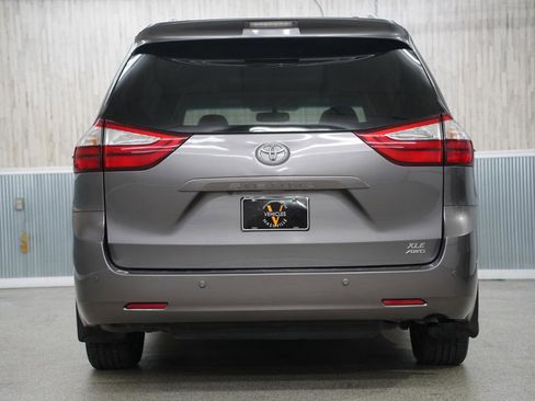 Used 2017 Toyota Sienna XLE Premium w/ Outdoor Package image 9