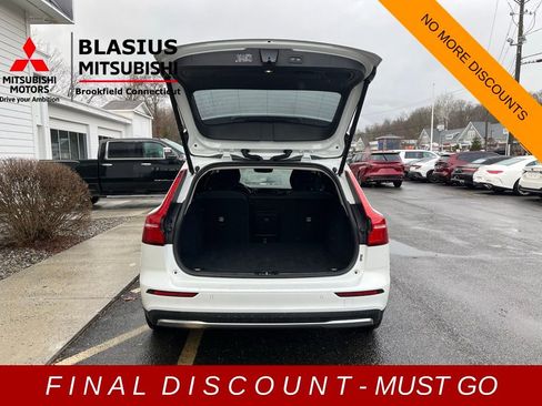 Used 2025 Volvo V60 B5 Cross Country Plus image 22