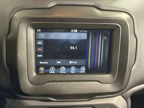 Used 2020 Jeep Renegade Latitude w/ Cold Weather Group image 22