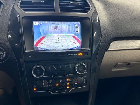 Used 2018 Ford Explorer XLT w/ Equipment Group 202A image 11