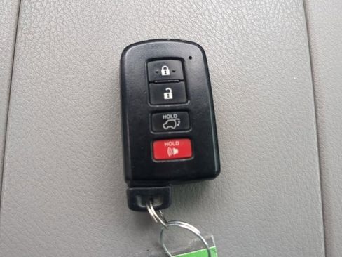 Used 2017 Toyota Highlander Limited image 29