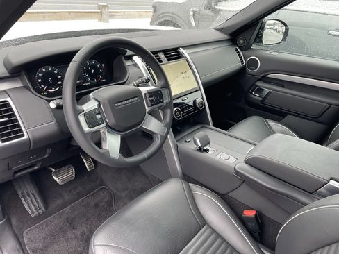 Certified 2024 Land Rover Discovery Dynamic SE image 13