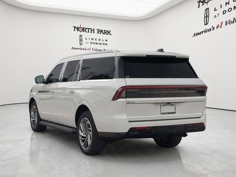 New 2026 Lincoln Navigator L Premier AWD/4WD image 5