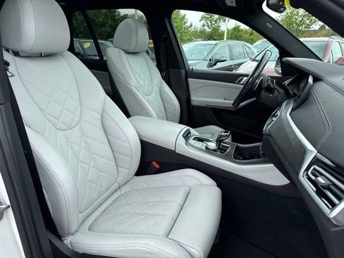 Used 2023 BMW X5 xDrive40i w/ M Sport Package AWD/4WD image 29