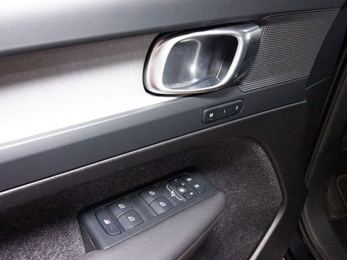 Certified 2025 Volvo XC40 B5 Core AWD/4WD image 12
