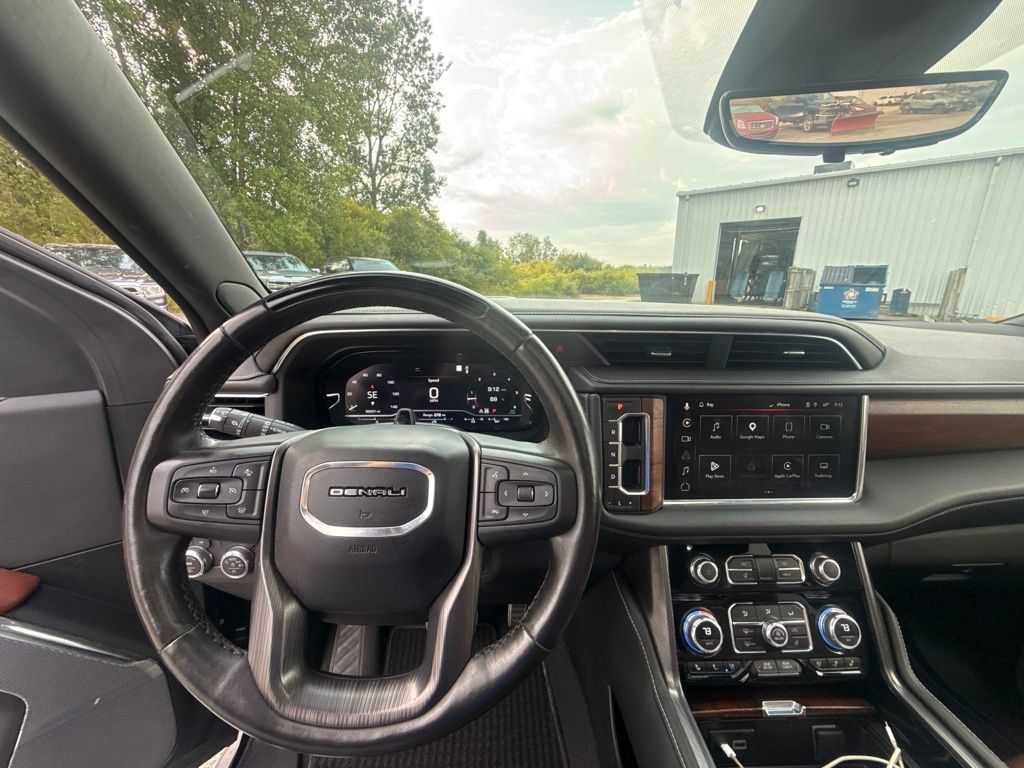 Used 2023 GMC Yukon Denali Ultimate AWD/4WD image 10