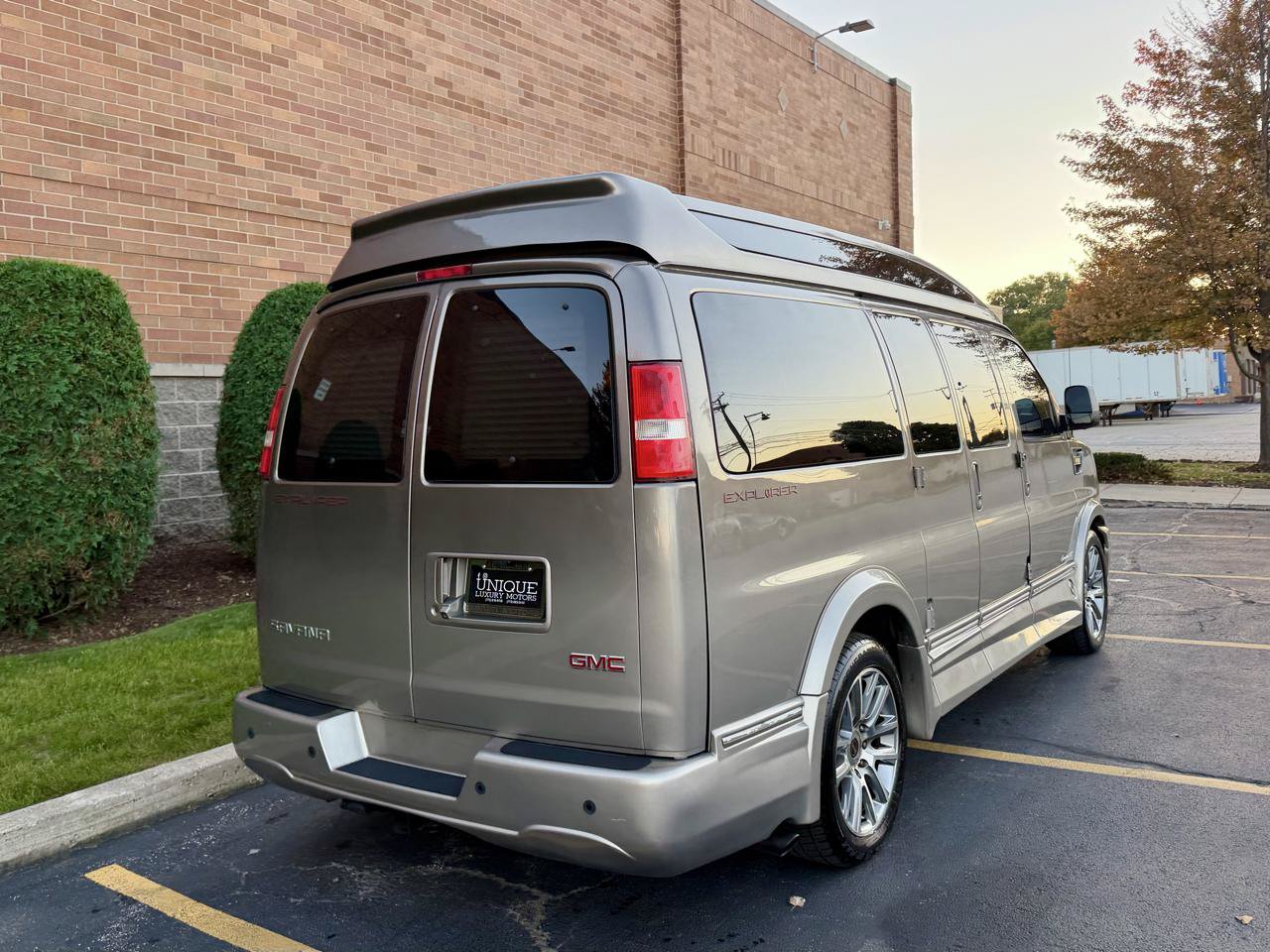 Used 2019 GMC Savana 2500 w/ Enhanced Convenience Package RWD image 18
