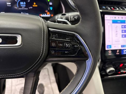 Used 2022 Jeep Grand Cherokee Overland w/ Luxury Tech Group IV image 26