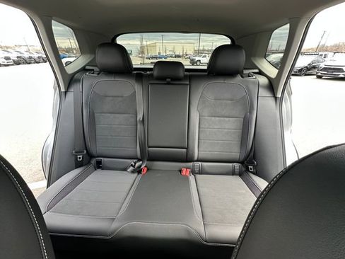 Used 2023 Volkswagen Taos SE w/ Panoramic Sunroof Package image 33