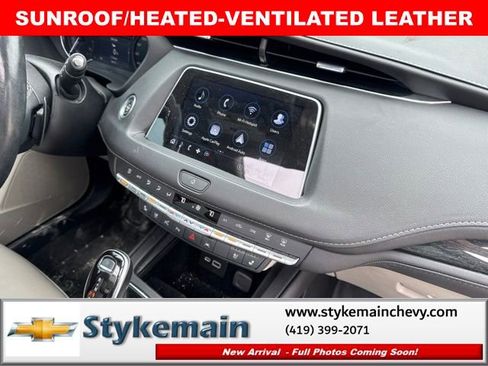 Used 2023 Cadillac XT4 Premium Luxury w/ Enhanced Visibility Package FWD image 13