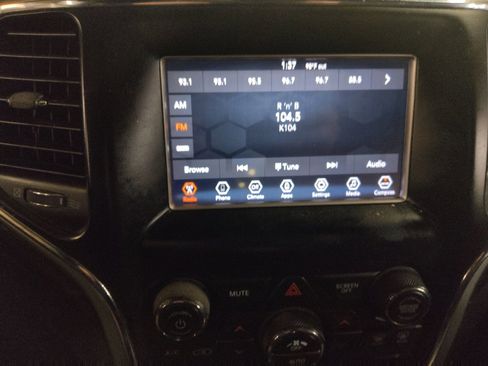 Used 2019 Jeep Grand Cherokee Laredo RWD image 25