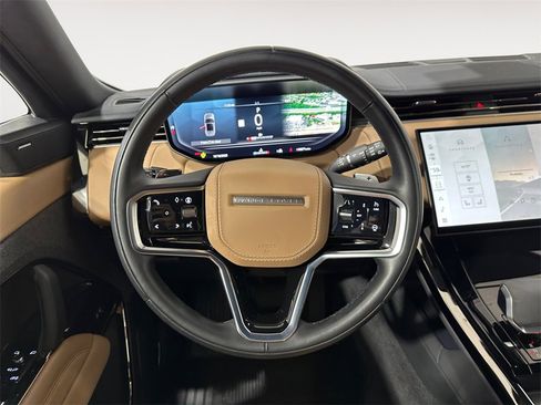 Used 2025 Land Rover Range Rover Sport SE image 12